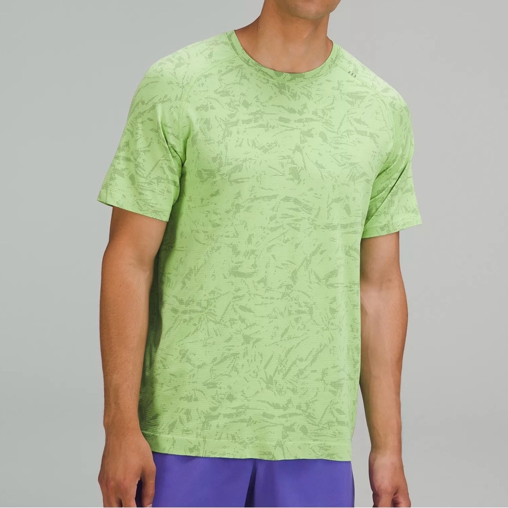 Lululemon Men’s Metal Vent Tech 2.0 Neon Green Short Sleeve Shirt Size XS